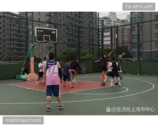 篮球规则中空中对抗判罚的判定标准与具体解析 篮球规则中空中对抗判罚的判定标准与具体解析